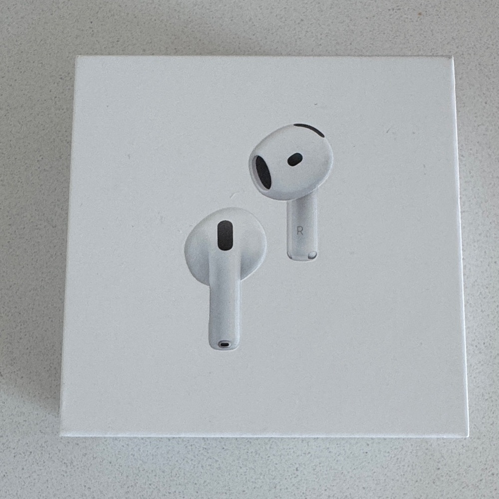 Apple Wireless Earbuds in White brand new